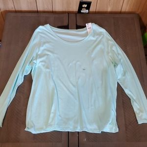 Solid long sleeve tee.